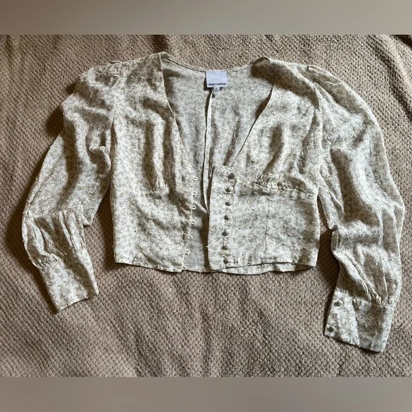 SKYLAR + MADISON 💯 Rayon Cream Cropped Long Sleeve Floral Button-Up Blouse - Picture 6 of 12